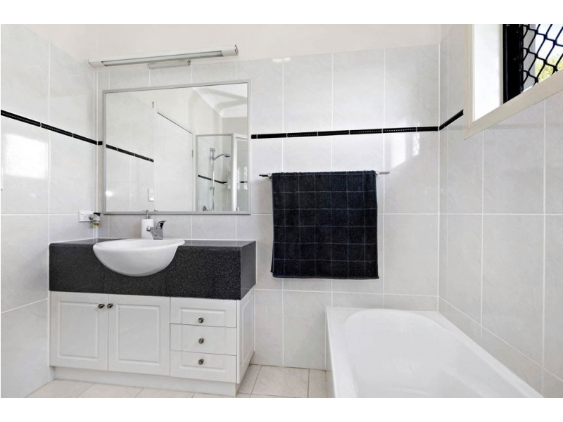 2/19 Daniells Street, Carina QLD 4152