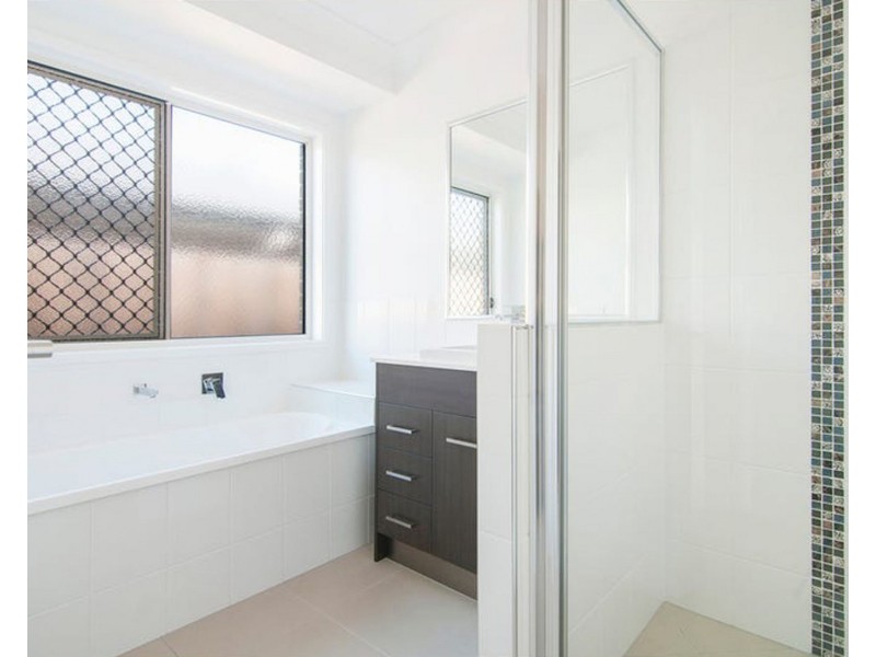 32 Ellabay Street, Redland Bay QLD 4165