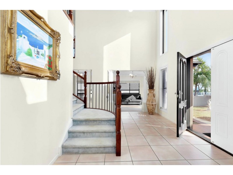 2 Melrose Close, Carindale QLD 4152