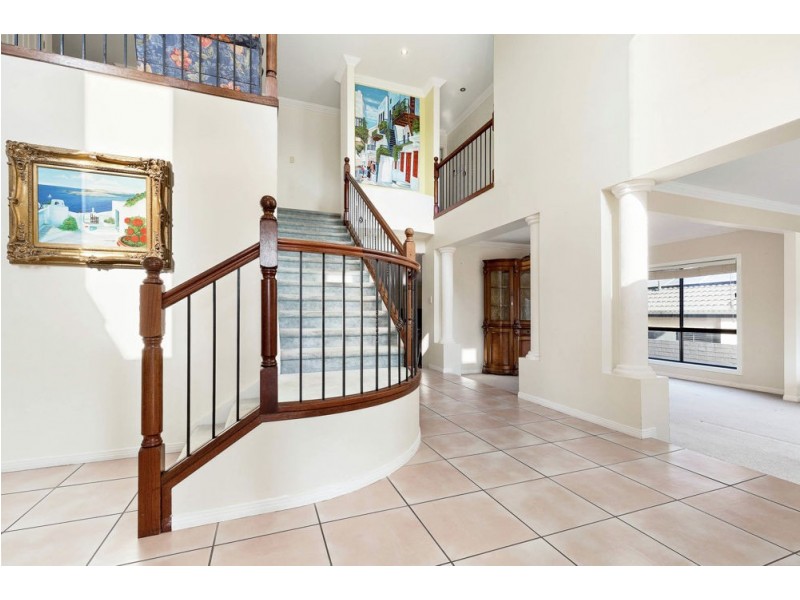 2 Melrose Close, Carindale QLD 4152