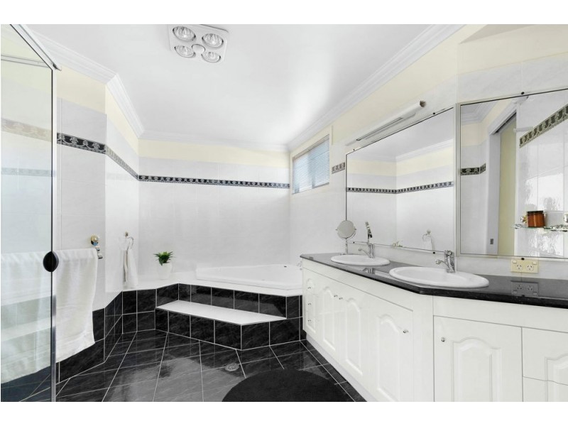 2 Melrose Close, Carindale QLD 4152