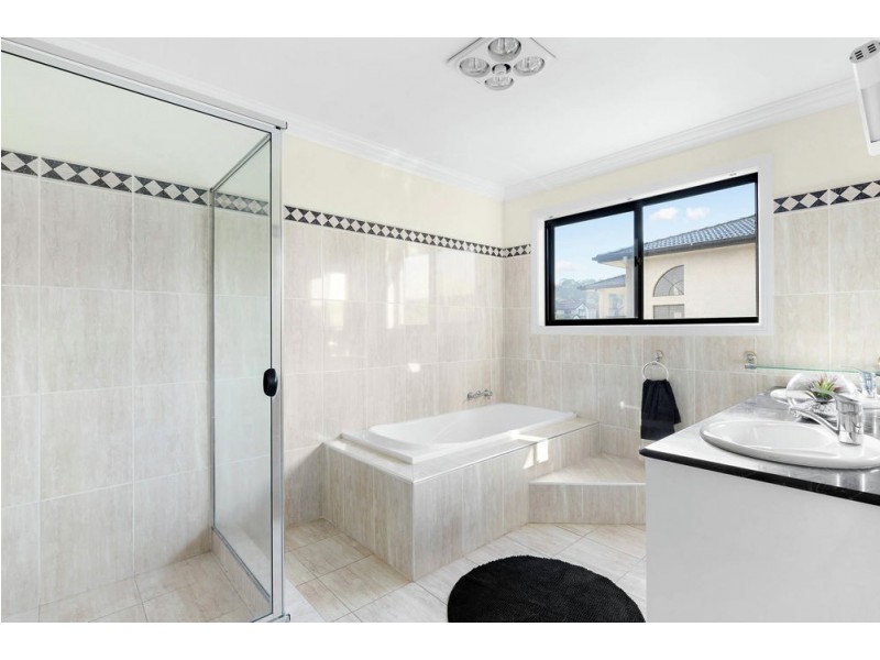 2 Melrose Close, Carindale QLD 4152