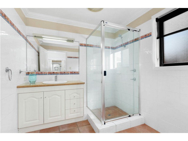 2 Melrose Close, Carindale QLD 4152