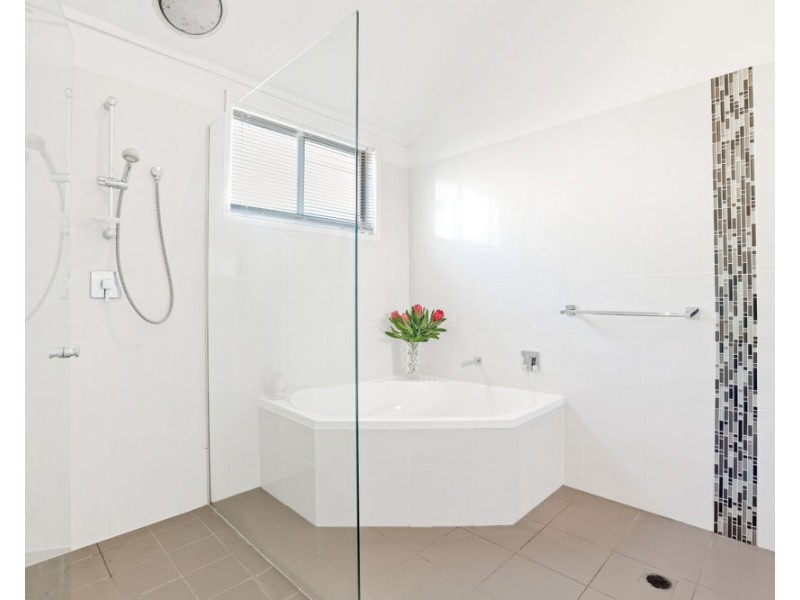 166 Bapaume Road, Holland Park West QLD 4121
