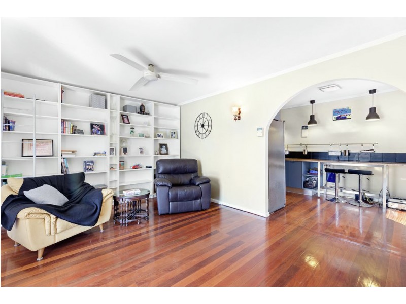 1 Kiparra Street, Mansfield QLD 4122