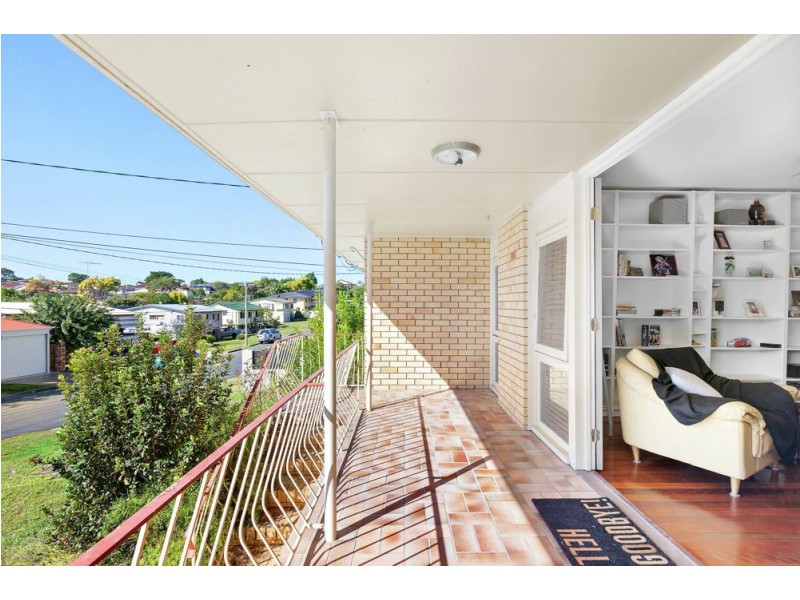 1 Kiparra Street, Mansfield QLD 4122