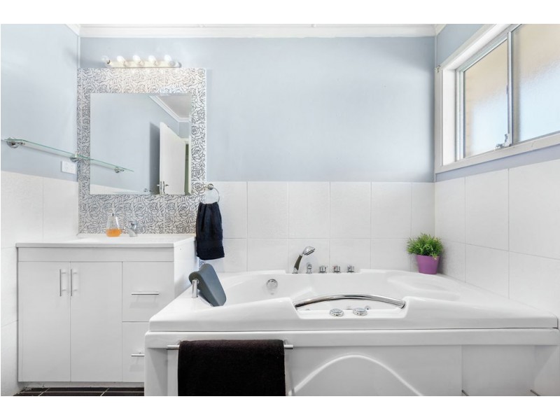 1 Kiparra Street, Mansfield QLD 4122