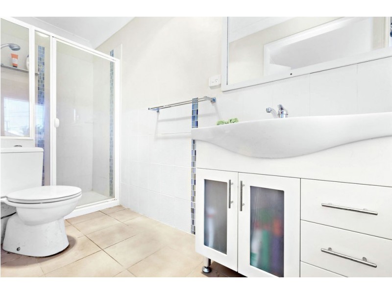 1 Kiparra Street, Mansfield QLD 4122