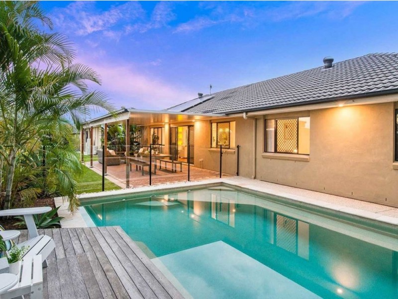 9 Brossard Court, Mansfield QLD 4122