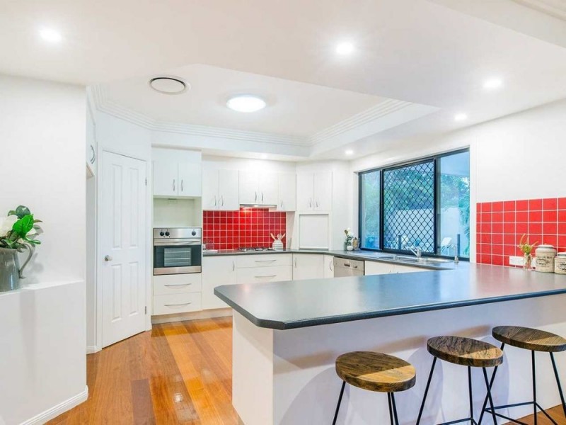 9 Brossard Court, Mansfield QLD 4122