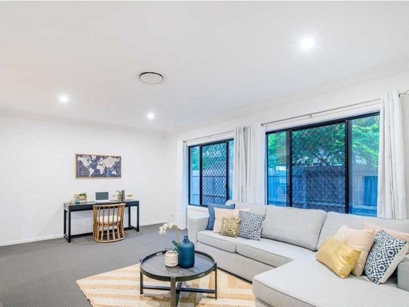 9 Brossard Court, Mansfield QLD 4122