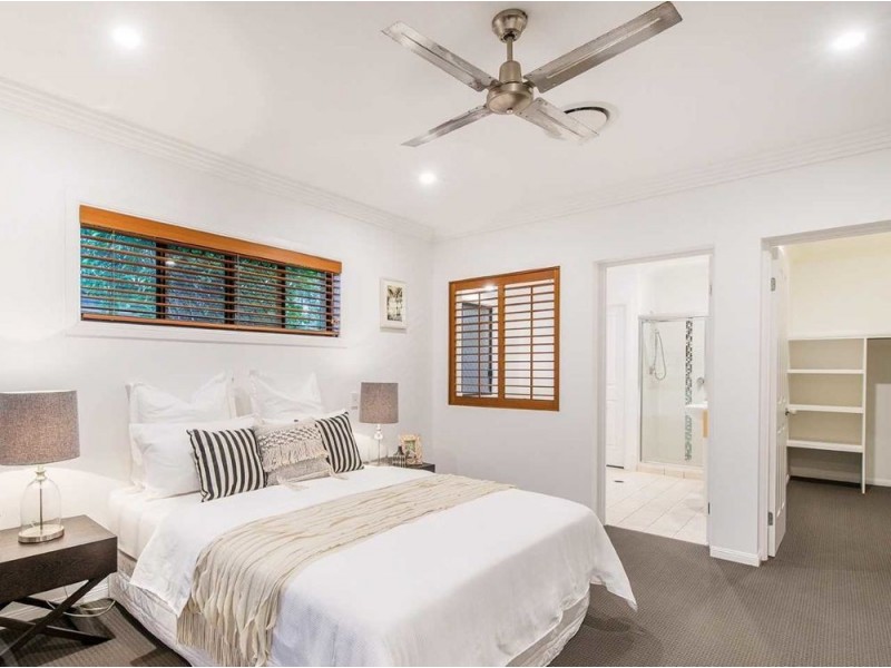 9 Brossard Court, Mansfield QLD 4122