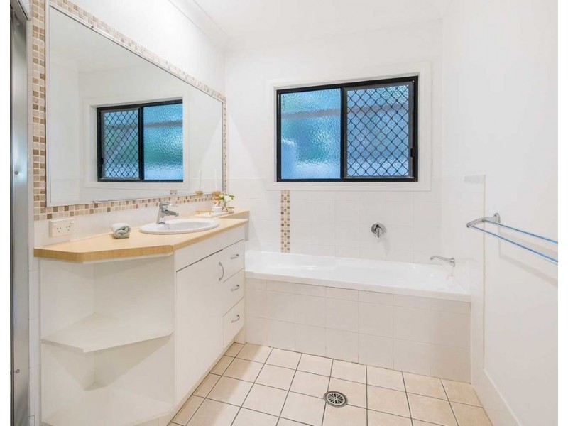 9 Brossard Court, Mansfield QLD 4122