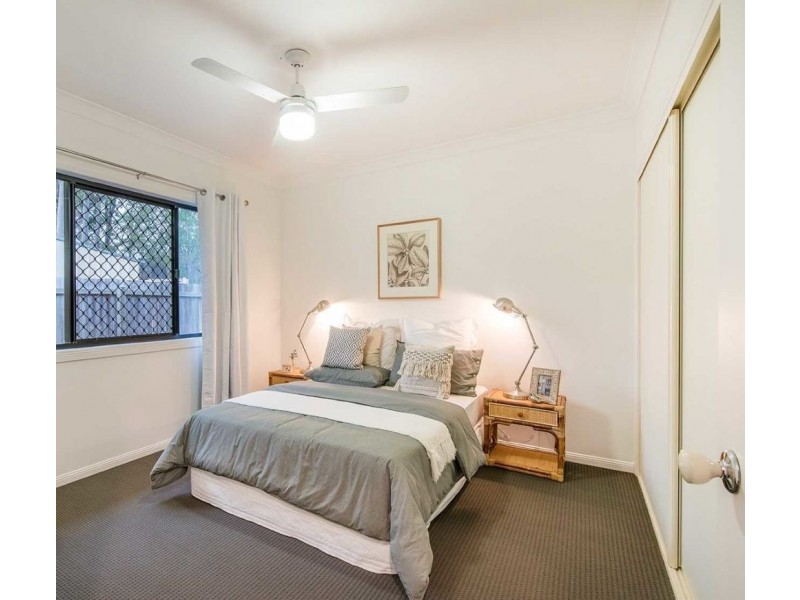 9 Brossard Court, Mansfield QLD 4122