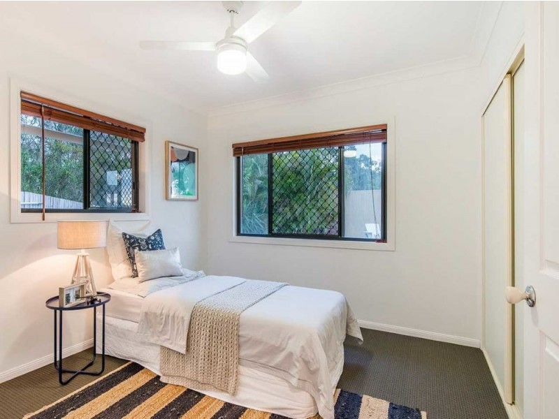 9 Brossard Court, Mansfield QLD 4122