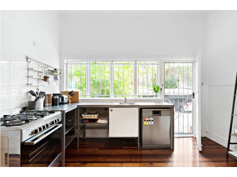 8/9 Lockhart Street, Woolloongabba QLD 4102