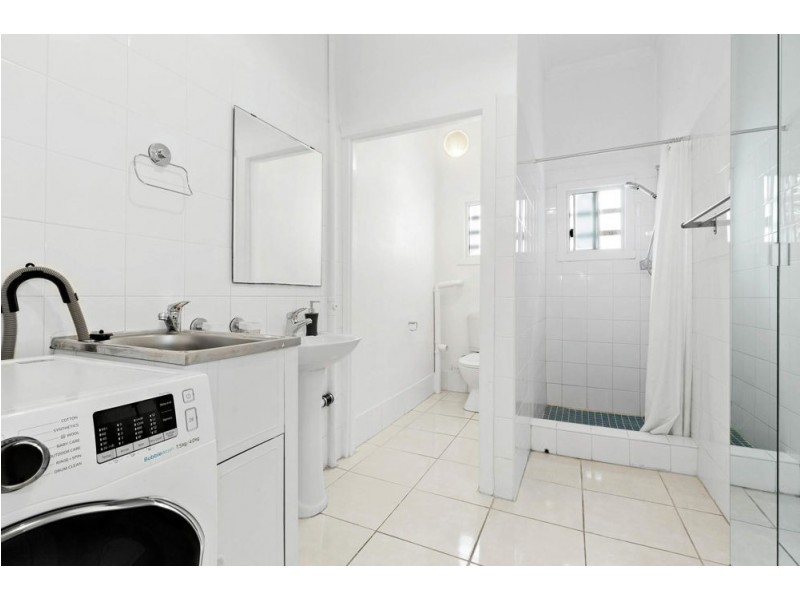 8/9 Lockhart Street, Woolloongabba QLD 4102