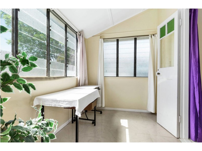 42 Thomas Street, Greenslopes QLD 4120