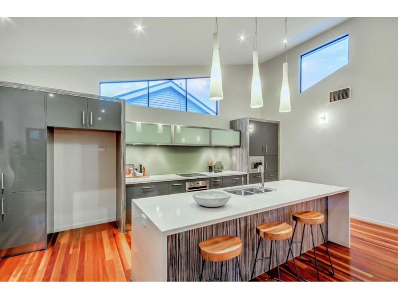 25 Wordsworth Street, Norman Park QLD 4170