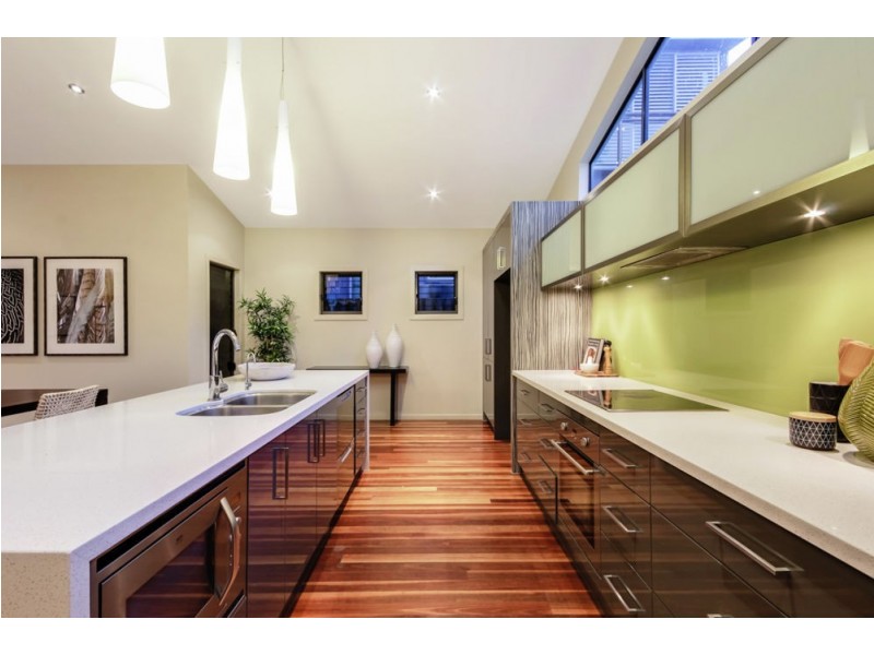 25 Wordsworth Street, Norman Park QLD 4170