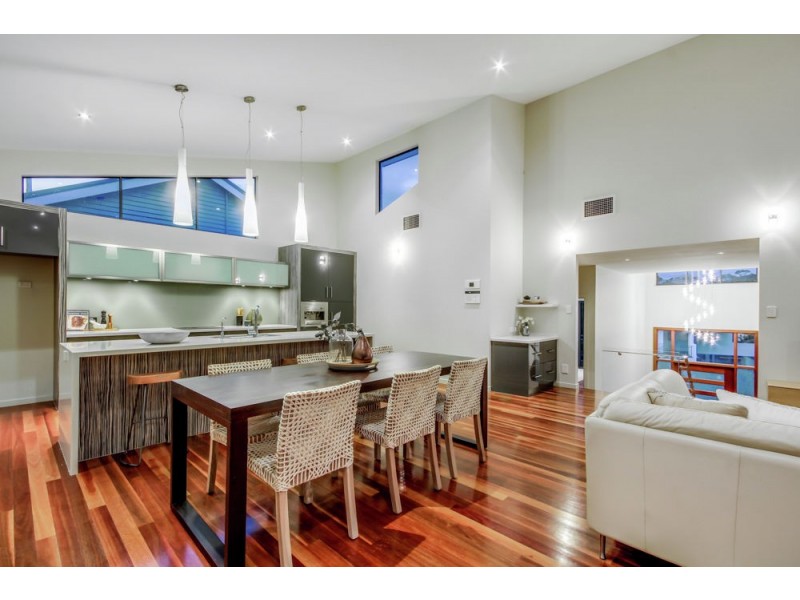 25 Wordsworth Street, Norman Park QLD 4170