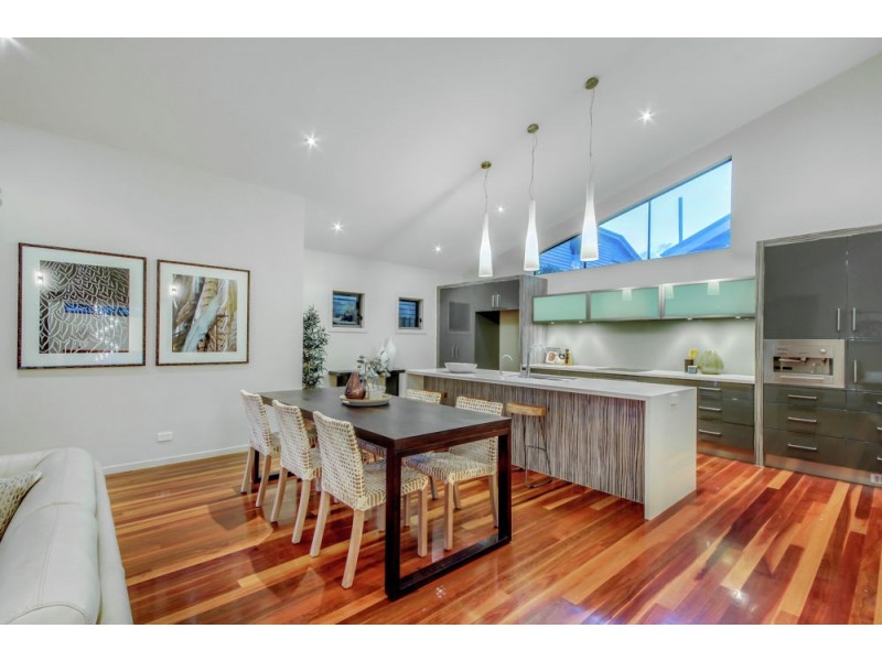 25 Wordsworth Street, Norman Park QLD 4170