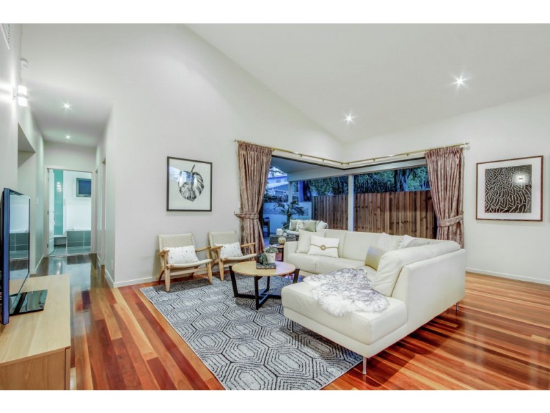 25 Wordsworth Street, Norman Park QLD 4170