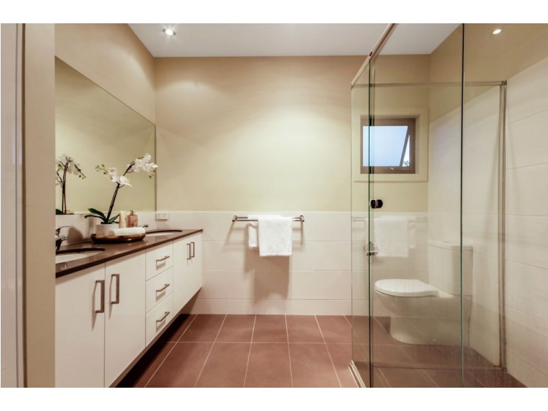 25 Wordsworth Street, Norman Park QLD 4170