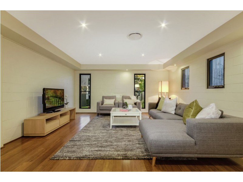 25 Wordsworth Street, Norman Park QLD 4170