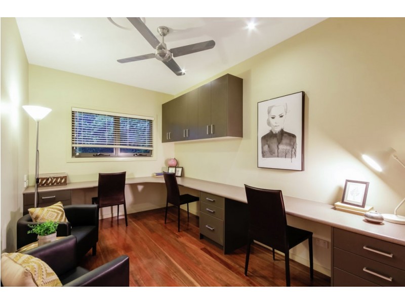 25 Wordsworth Street, Norman Park QLD 4170