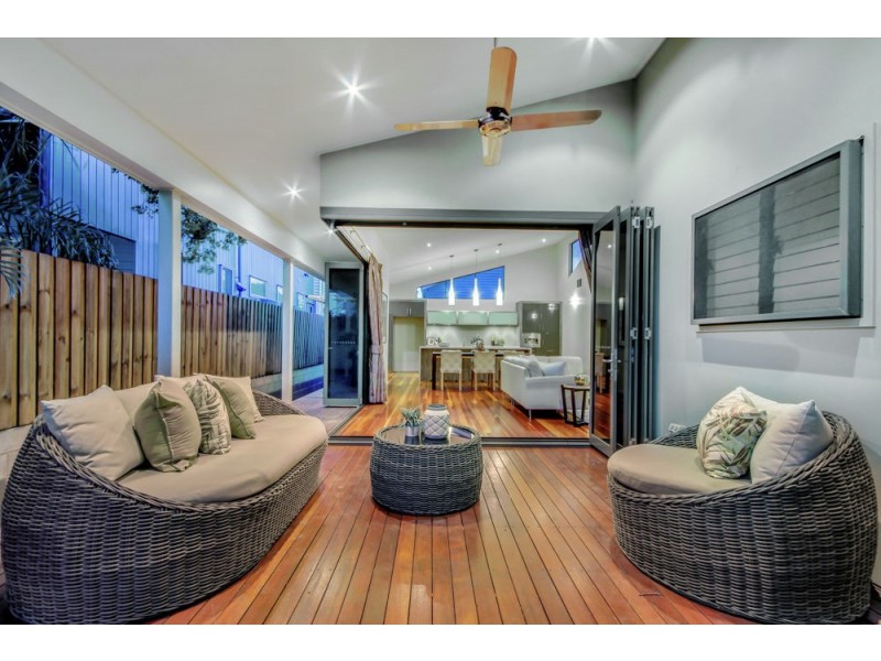 25 Wordsworth Street, Norman Park QLD 4170