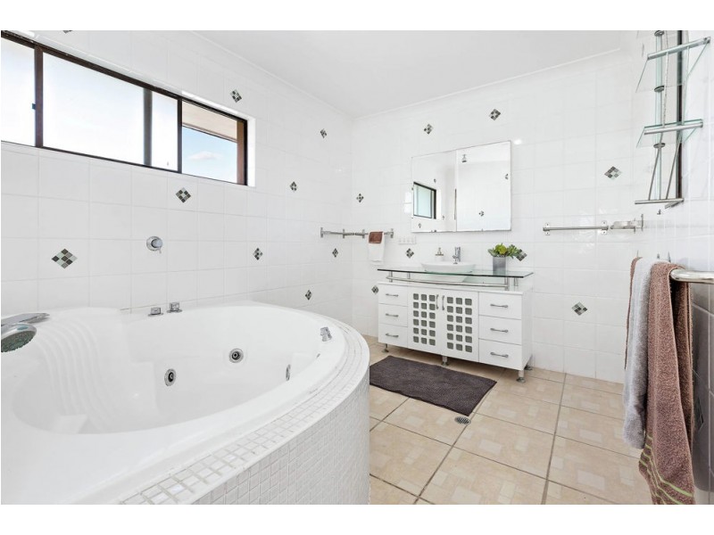 571 Mount Gravatt-Capalaba Road, Wishart QLD 4122