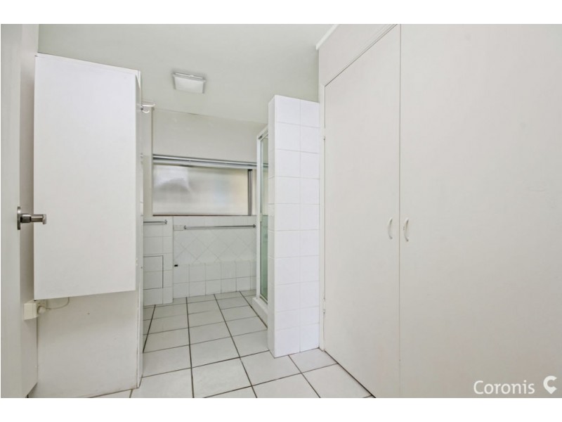 2/5 Burt, Auchenflower QLD 4066