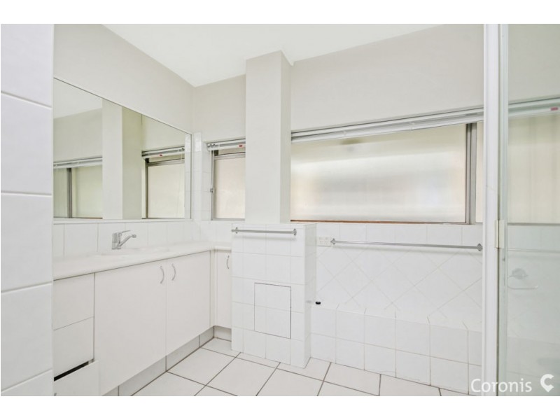 2/5 Burt, Auchenflower QLD 4066