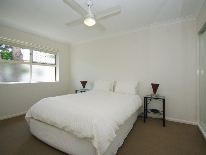 2/15 Chatsworth Road, Greenslopes QLD 4120