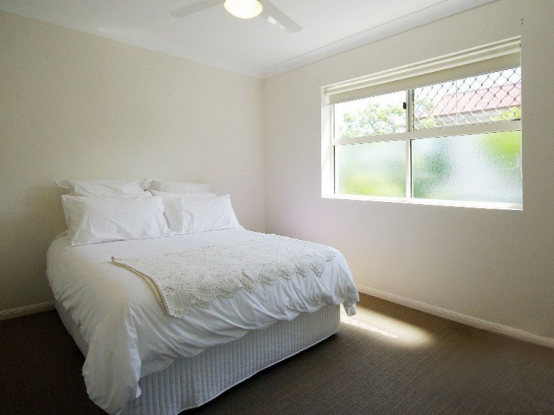 2/15 Chatsworth Road, Greenslopes QLD 4120