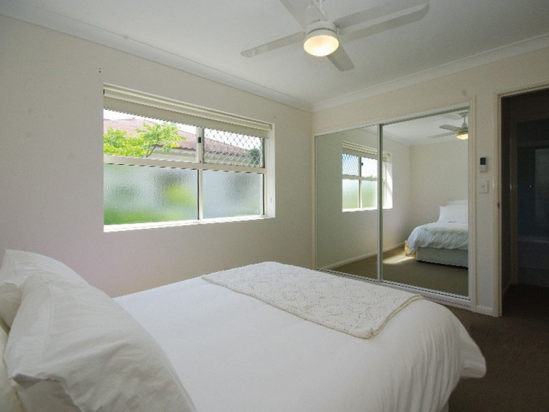 2/15 Chatsworth Road, Greenslopes QLD 4120