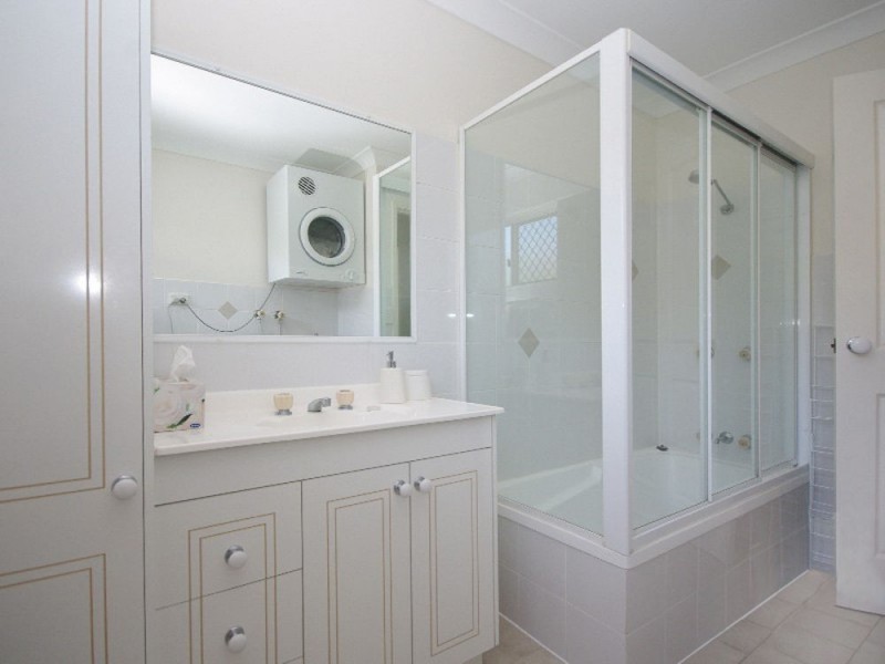 2/15 Chatsworth Road, Greenslopes QLD 4120