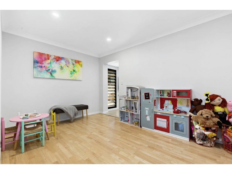 3 Lauretta Avenue, Springwood QLD 4127