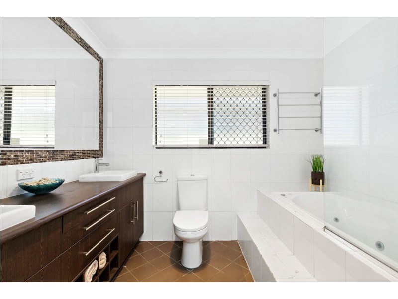 3 Lauretta Avenue, Springwood QLD 4127