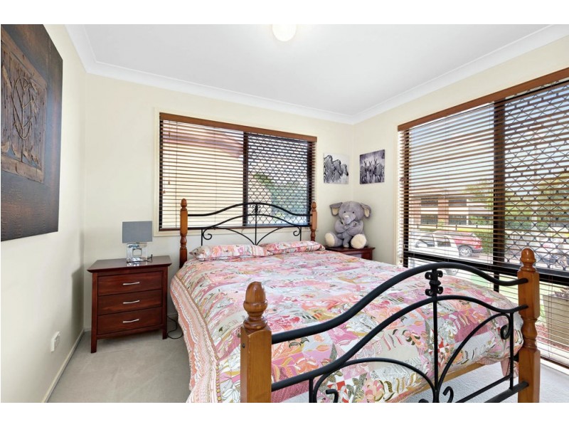 16 Hart Close, Mackenzie QLD 4156
