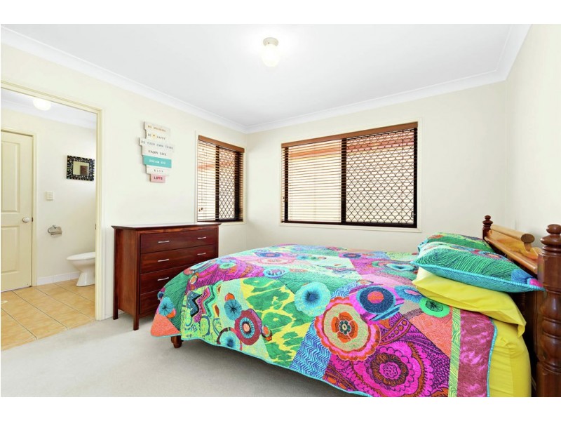 16 Hart Close, Mackenzie QLD 4156