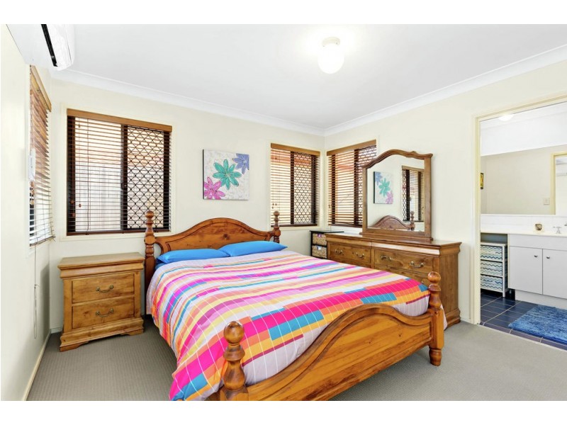 16 Hart Close, Mackenzie QLD 4156