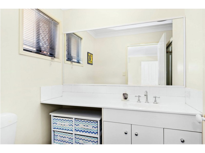 16 Hart Close, Mackenzie QLD 4156