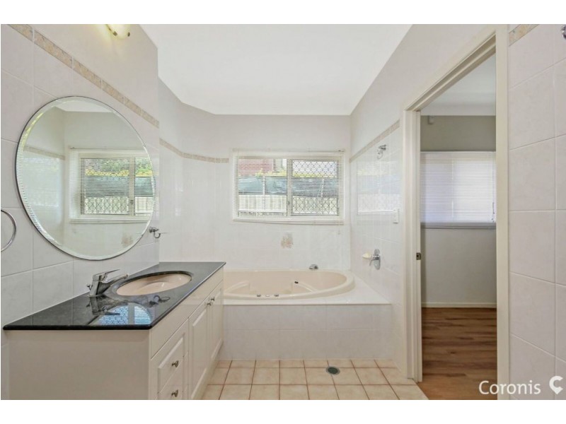 10 Mansfield Place, Mansfield QLD 4122