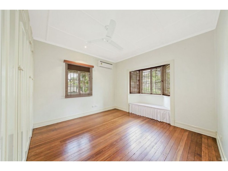 43 Longfellow Street, Norman Park QLD 4170