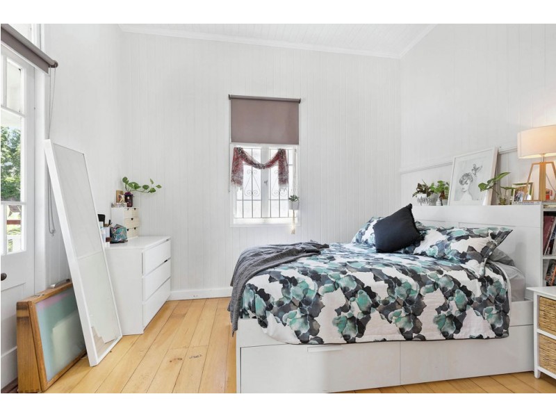 24 Oxford Street, Woolloongabba QLD 4102