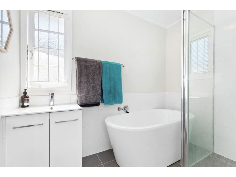 24 Oxford Street, Woolloongabba QLD 4102