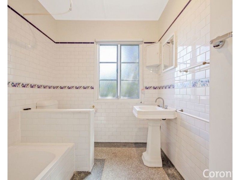 24 Orwell St, Camp Hill QLD 4152