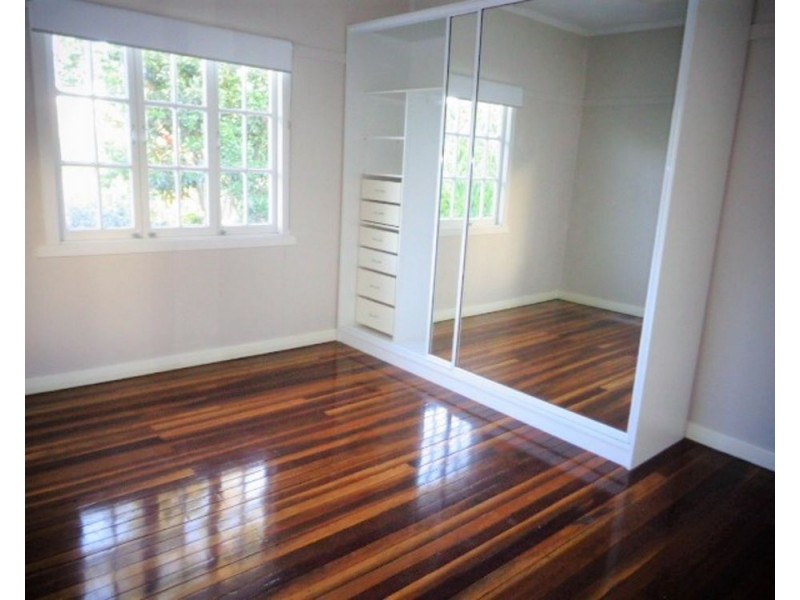 30 Brooks Street, Camp Hill QLD 4152